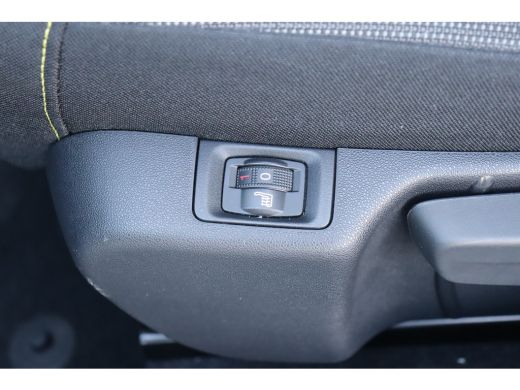 Citroën C3 1.2 PURETECH 83PK 5-DRS SHINE / NAVI / CLIMA / LED / PDC / 16" LMV / CAMERA / KEYLESS / WINTERPAK... ActivLease financial lease