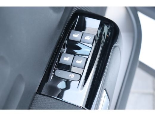 Citroën C3 1.2 PURETECH 83PK 5-DRS SHINE / NAVI / CLIMA / LED / PDC / 16" LMV / CAMERA / KEYLESS / WINTERPAK... ActivLease financial lease