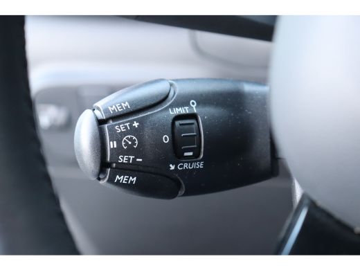 Citroën C3 1.2 PURETECH 83PK 5-DRS SHINE / NAVI / CLIMA / LED / PDC / 16" LMV / CAMERA / KEYLESS / WINTERPAK... ActivLease financial lease
