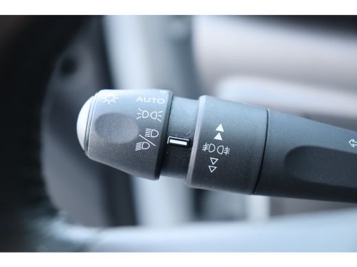 Citroën C3 1.2 PURETECH 83PK 5-DRS SHINE / NAVI / CLIMA / LED / PDC / 16" LMV / CAMERA / KEYLESS / WINTERPAK... ActivLease financial lease