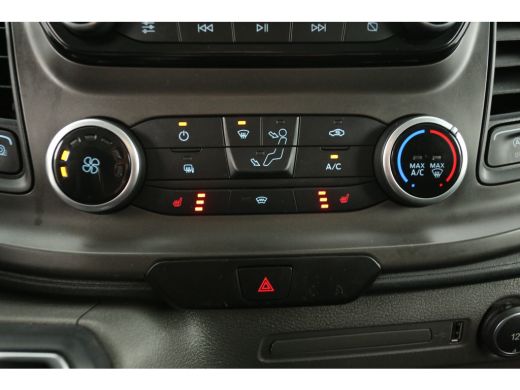 Ford Transit Custom 2.0 TDCI L1H1 170PK Automaat Airco LED Cruise Camera Carplay 3 Persoons PDC Elektrpakket Trekhaak ActivLease financial lease