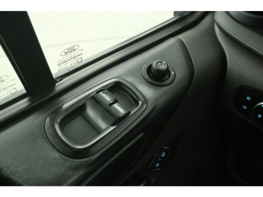 Ford Transit Custom 2.0 TDCI L1H1 Airco Cruise Camera Navigatie 3 Persoons PDC LED Elektrpakket Trekhaak ActivLease financial lease