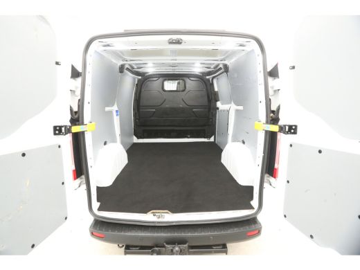 Ford Transit Custom 2.0 TDCI L1H1 Airco Cruise Camera Navigatie 3 Persoons PDC LED Elektrpakket Trekhaak ActivLease financial lease