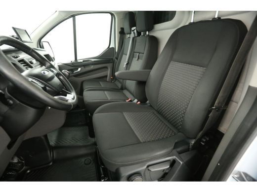 Ford Transit Custom 2.0 TDCI L1H1 Airco Cruise Camera Navigatie 3 Persoons PDC LED Elektrpakket Trekhaak ActivLease financial lease