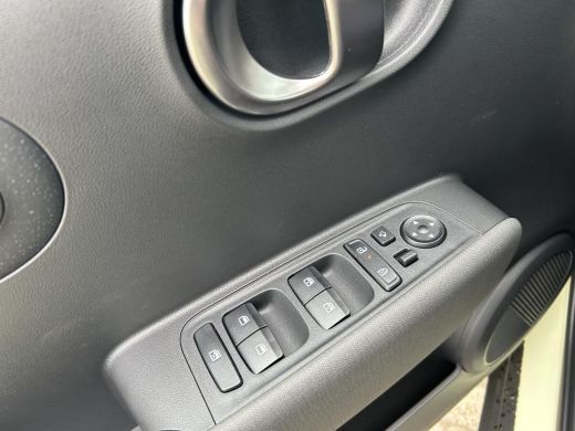 Hyundai Inster Evolve 49 kWh | Achteruitrijcamera | Adaptieve Cruise Control | Stoelverwarming | Stuurwielverwar... ActivLease financial lease