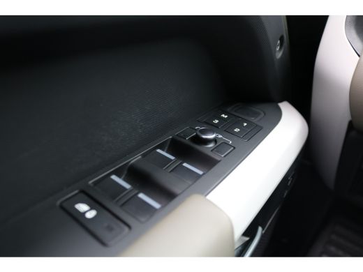 Land Rover Defender 3.0 D300 110 MHEV S Grijs Kenteken BPM Vrij ActivLease financial lease