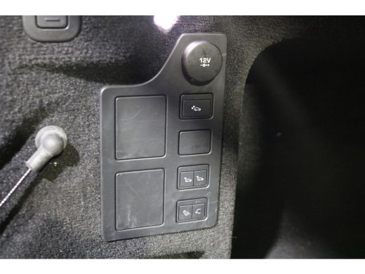 Land Rover Discovery 3.0 Td6 HSE Black Line Grijs Kenteken BPM vrij ActivLease financial lease
