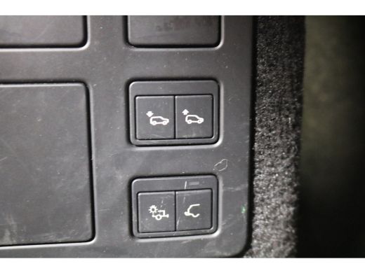 Land Rover Discovery 3.0 Td6 HSE Black Line Grijs Kenteken BPM vrij ActivLease financial lease