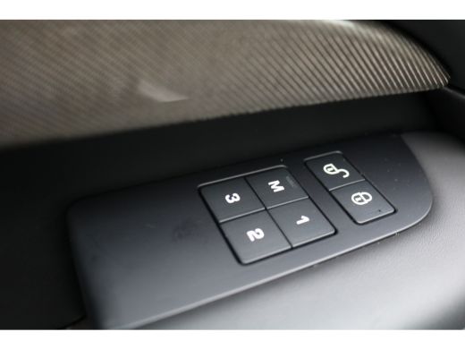 Land Rover Discovery 3.0 Td6 HSE Black Line Grijs Kenteken BPM vrij ActivLease financial lease