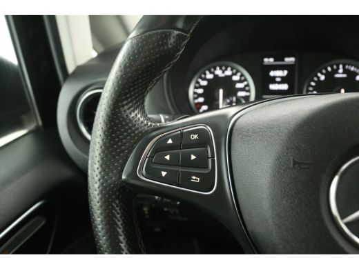 Mercedes Vito 114 CDI Lang Automaat Airco Camera Cruise Carplay Navi Trekhaak 18''LMV Leder 3 Persoons Stoelverw. ActivLease financial lease