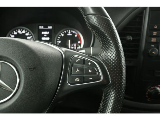 Mercedes Vito 114 CDI Lang Automaat Airco Camera Cruise Carplay Navi Trekhaak 18''LMV Leder 3 Persoons Stoelverw. ActivLease financial lease
