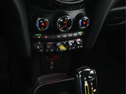 Mini Mini Electric Charged 33 kWh [ 3-Fase ] (INCL-BTW) *HEAD-UP | HARMAN/KARDON-AUDIO | LEATHER-ALCANTARA | MATRIX-... ActivLease financial lease