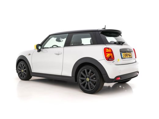 Mini Mini Electric Charged 33 kWh [ 3-Fase ] (INCL-BTW) *HEAD-UP | HARMAN/KARDON-AUDIO | LEATHER-ALCANTARA | MATRIX-... ActivLease financial lease