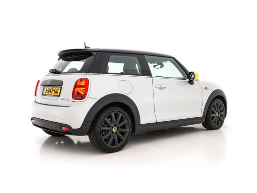 Mini Mini Electric Charged 33 kWh [ 3-Fase ] (INCL-BTW) *HEAD-UP | HARMAN/KARDON-AUDIO | LEATHER-ALCANTARA | MATRIX-... ActivLease financial lease