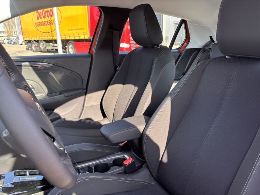 Opel CORSA-E Opel Elegance-e | 11 kW boordlader | 16" Lichtmetalen velgen, 8 spaaks met 195/55 R16 banden | 3-... ActivLease financial lease