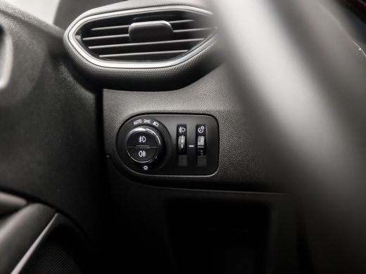 Opel Crossland X 1.2 Turbo Innovation (APPLE CARPLAY, GROOT NAVI, 360 CAMERA, CLIMATE, LEDER, SPORTSTOELEN, GETINT... ActivLease financial lease
