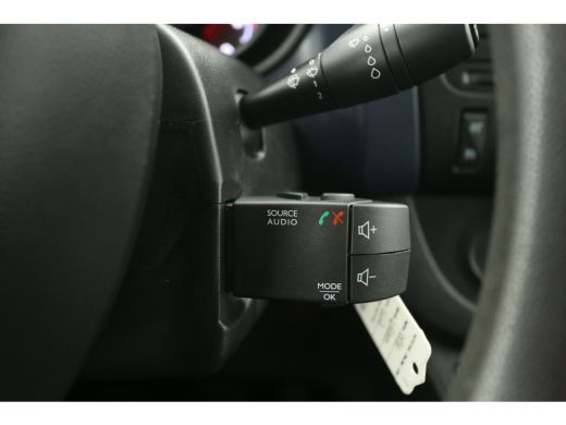Opel Vivaro 1.6 CDTI L2H1 Airco Cruise Navi PDC 3 Persoons LED Imperiaal Elektrpakket Trekhaak ActivLease financial lease
