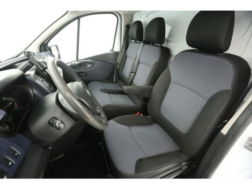 Opel Vivaro 1.6 CDTI L2H1 Airco Cruise Navi PDC 3 Persoons LED Imperiaal Elektrpakket Trekhaak ActivLease financial lease