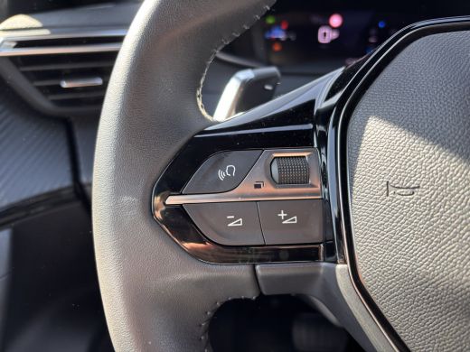 Peugeot 2008 Peugeot 1.2 Hybrid 130PK Allure | Camera voor | Cruise control | DAB ontvanger ActivLease financial lease