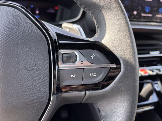 Peugeot 2008 Peugeot 1.2 Hybrid 130PK Allure | Camera voor | Cruise control | DAB ontvanger ActivLease financial lease