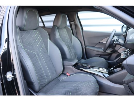 Peugeot 2008 1.2 PURETECH 130PK GT PACK AUTOMAAT / NAVI / LEDER / CLIMA / LED / PDC / 17" LMV / KEYLESS / 360°... ActivLease financial lease