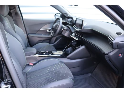 Peugeot 2008 1.2 PURETECH 130PK GT PACK AUTOMAAT / NAVI / LEDER / CLIMA / LED / PDC / 17" LMV / KEYLESS / 360°... ActivLease financial lease