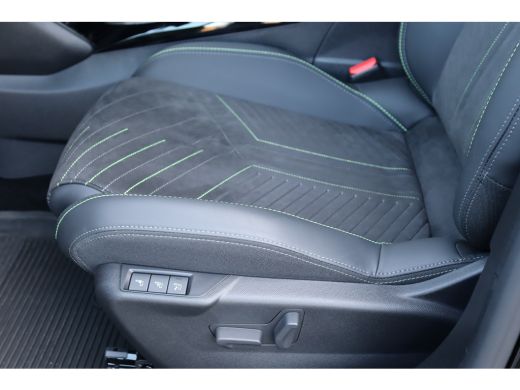 Peugeot 2008 1.2 PURETECH 130PK GT PACK AUTOMAAT / NAVI / LEDER / CLIMA / LED / PDC / 17" LMV / KEYLESS / 360°... ActivLease financial lease