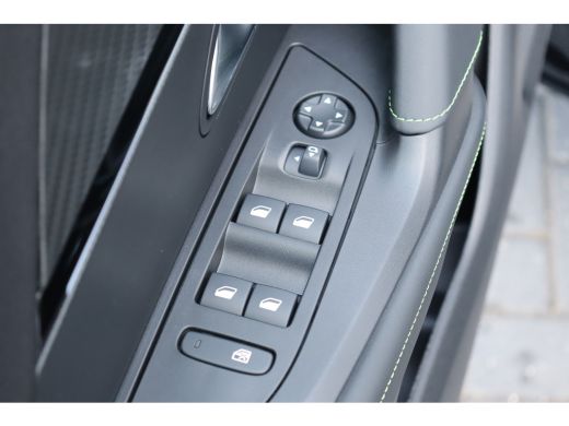 Peugeot 2008 1.2 PURETECH 130PK GT PACK AUTOMAAT / NAVI / LEDER / CLIMA / LED / PDC / 17" LMV / KEYLESS / 360°... ActivLease financial lease