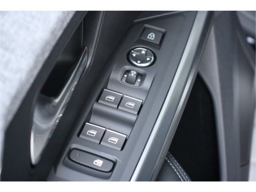 Peugeot E-3008 Peugeot 73KWH GT AVANTAGE 214PK / NAVI / LEDER / CLIMA / FULL-LED / 20" LMV / KEYLESS / WARMTEPOM... ActivLease financial lease
