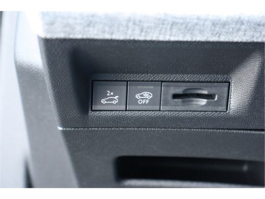Peugeot E-3008 Peugeot 73KWH GT AVANTAGE 214PK / NAVI / LEDER / CLIMA / FULL-LED / 20" LMV / KEYLESS / WARMTEPOM... ActivLease financial lease