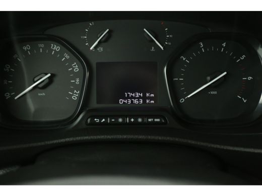 Peugeot Expert 2.0 BlueHDI L3H1 Automaat Airco Cruise LED 360Camera Carplay 3 Persoons PDC Stoelverwarming ActivLease financial lease