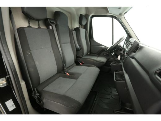 Renault Master T33 2.3 dCi L2H2 150PK Airco Camera Cruise 2xSchuifdeur LED PDC 3 Persoons Elektrpakket Trekhaak ActivLease financial lease