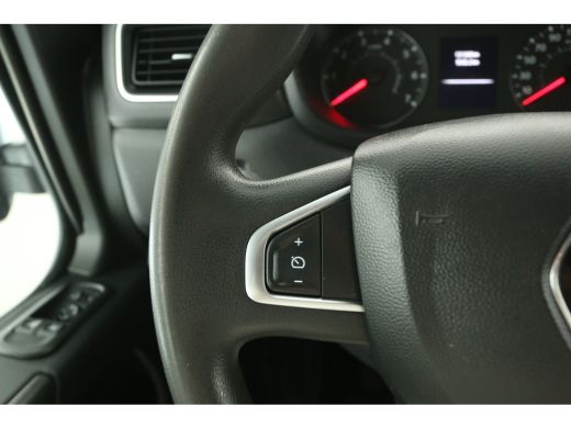 Renault Master T33 2.3 dCi L2H2 150PK Airco Camera Cruise 2xSchuifdeur LED PDC 3 Persoons Elektrpakket Trekhaak ActivLease financial lease