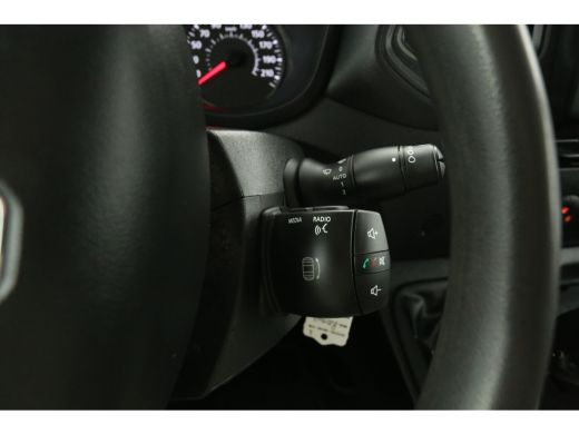 Renault Master T33 2.3 dCi L2H2 150PK Airco Camera Cruise 2xSchuifdeur LED PDC 3 Persoons Elektrpakket Trekhaak ActivLease financial lease