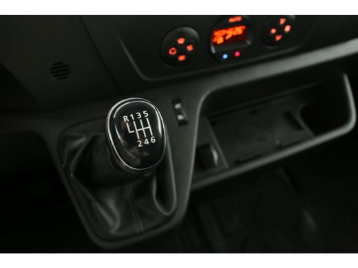 Renault Master T33 2.3 dCi L2H2 150PK Airco Camera Cruise 2xSchuifdeur LED PDC 3 Persoons Elektrpakket Trekhaak ActivLease financial lease