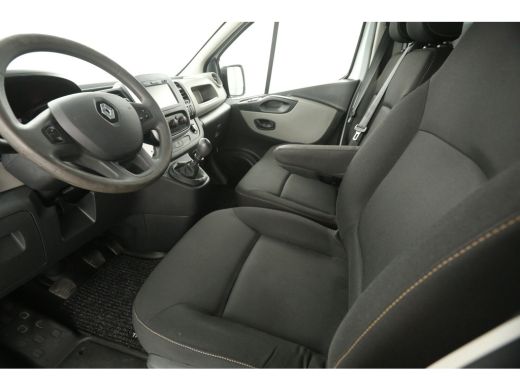 Renault Trafic 1.6 dCi L2H1 Glasresteel Airco Cruise Navi Glasauto 3 Persoons Elektrpakket Imperiaal Trekhaak ActivLease financial lease