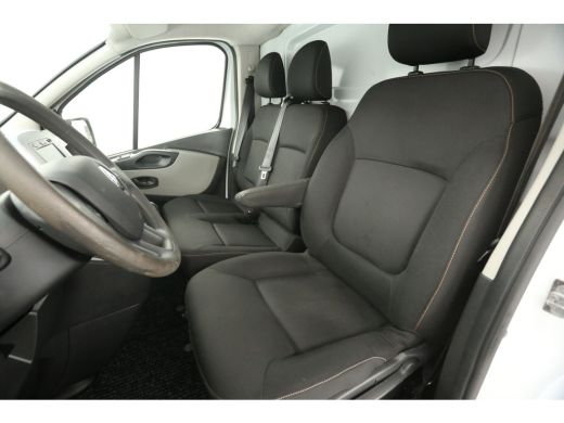 Renault Trafic 1.6 dCi L2H1 Glasresteel Airco Cruise Navi Glasauto 3 Persoons Elektrpakket Imperiaal Trekhaak ActivLease financial lease