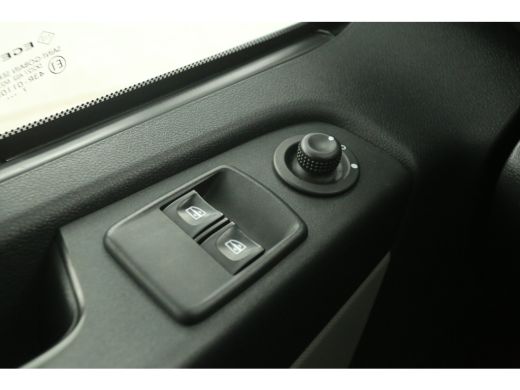 Renault Trafic 1.6 dCi T29 L2H1 Airco Camera Cruise 3 Persoons PDC Stoelverw. Elektrpakket Trekhaak ActivLease financial lease
