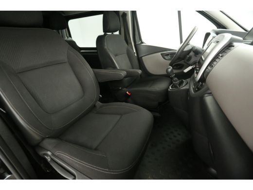 Renault Trafic 1.6 dCi T29 L2H1 | Dubbele Cabine | 5 Persoons | Airco Cruise Camera Navi Trekhaak PDC 18''LMV ActivLease financial lease