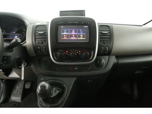 Renault Trafic 1.6 dCi T29 L2H1 | Dubbele Cabine | 5 Persoons | Airco Cruise Camera Navi Trekhaak PDC 18''LMV ActivLease financial lease