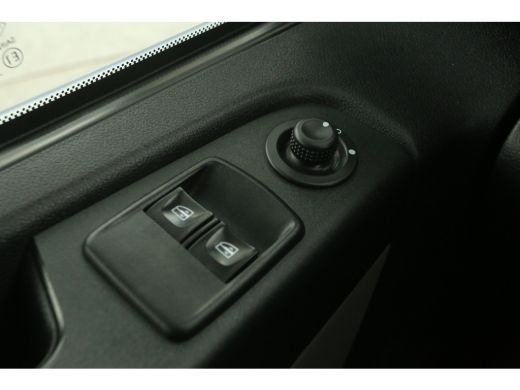 Renault Trafic 1.6 dCi T29 L2H1 | Dubbele Cabine | 5 Persoons | Airco Cruise Camera Navi Trekhaak PDC 18''LMV ActivLease financial lease