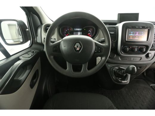 Renault Trafic 1.6 dCi T29 L2H1 | Dubbele Cabine | 5 Persoons | Airco Cruise Camera Navi Trekhaak PDC 18''LMV ActivLease financial lease