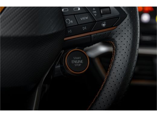 Seat Leon Sportstourer 1.4 e-Hybrid VZ Business | Vol. Leder | Panoramadak | Carplay | Camera ActivLease financial lease