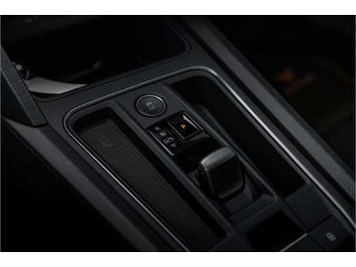 Seat Leon Sportstourer 1.4 e-Hybrid VZ Business | Vol. Leder | Panoramadak | Carplay | Camera ActivLease financial lease