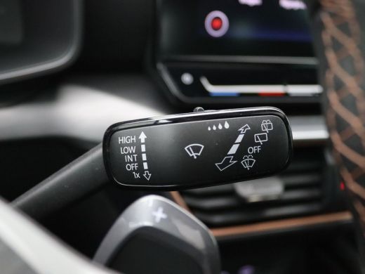 Seat Leon Sportstourer 1.4 e-Hybrid VZ Performance 245PK DSG full led, panoramdak, adaptive cruise, side assist, stuur-s... ActivLease financial lease