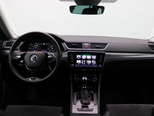 Skoda Superb Combi 1.4 TSI iV Business Edition Plus 218PK DSG full led, trekhaak, cruise control met travel as... ActivLease financial lease