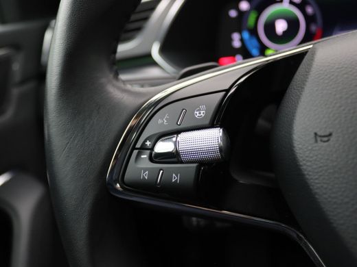 Skoda Superb Combi 1.4 TSI iV Business Edition Plus 218PK DSG full led, trekhaak, cruise control met travel as... ActivLease financial lease
