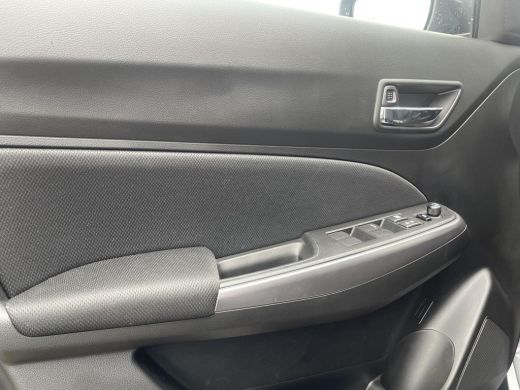 Suzuki Swift 1.2 Style Smart Hybrid Automaat | Climate Control | Navigatiesysteem | Stoelverwarming | Achterui... ActivLease financial lease