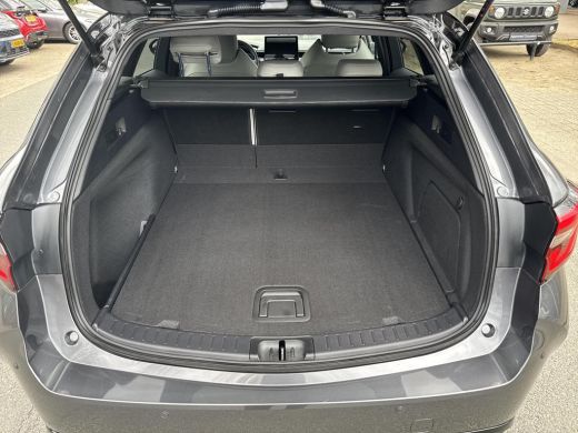 Toyota Corolla Touring Sports Hybrid 200 GR Sport | 06-10141018 Voor meer informatie ActivLease financial lease