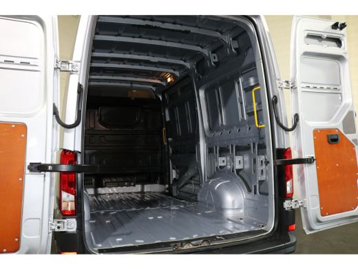 Volkswagen Crafter 2.0 TDI 140pk L3 H3 Automaat Airco Navigatie Trekhaak ActivLease financial lease